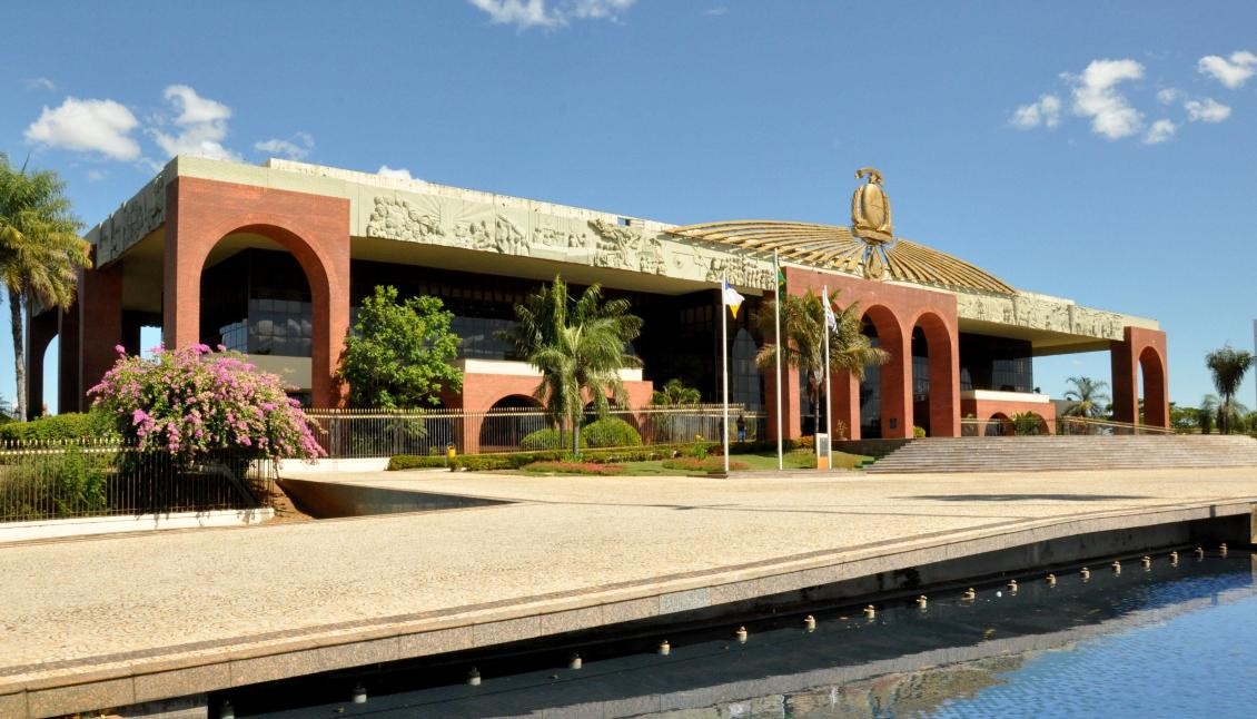 Servidores públicos estaduais ganham ponto facultativo e terão feriadão de quatro dias