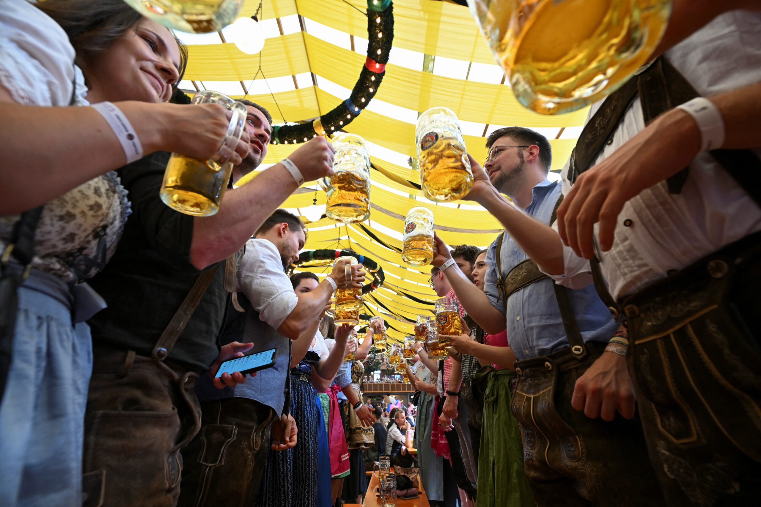 FOTOS: 188ª Oktoberfest começa em Munique com expectativa de receber 6 milhões de pessoas