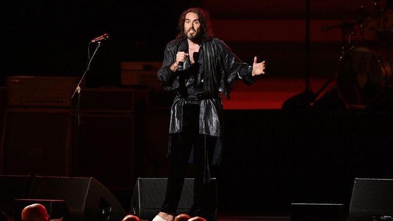 Russell Brand é acusado de assédio sexual em set de filmagem