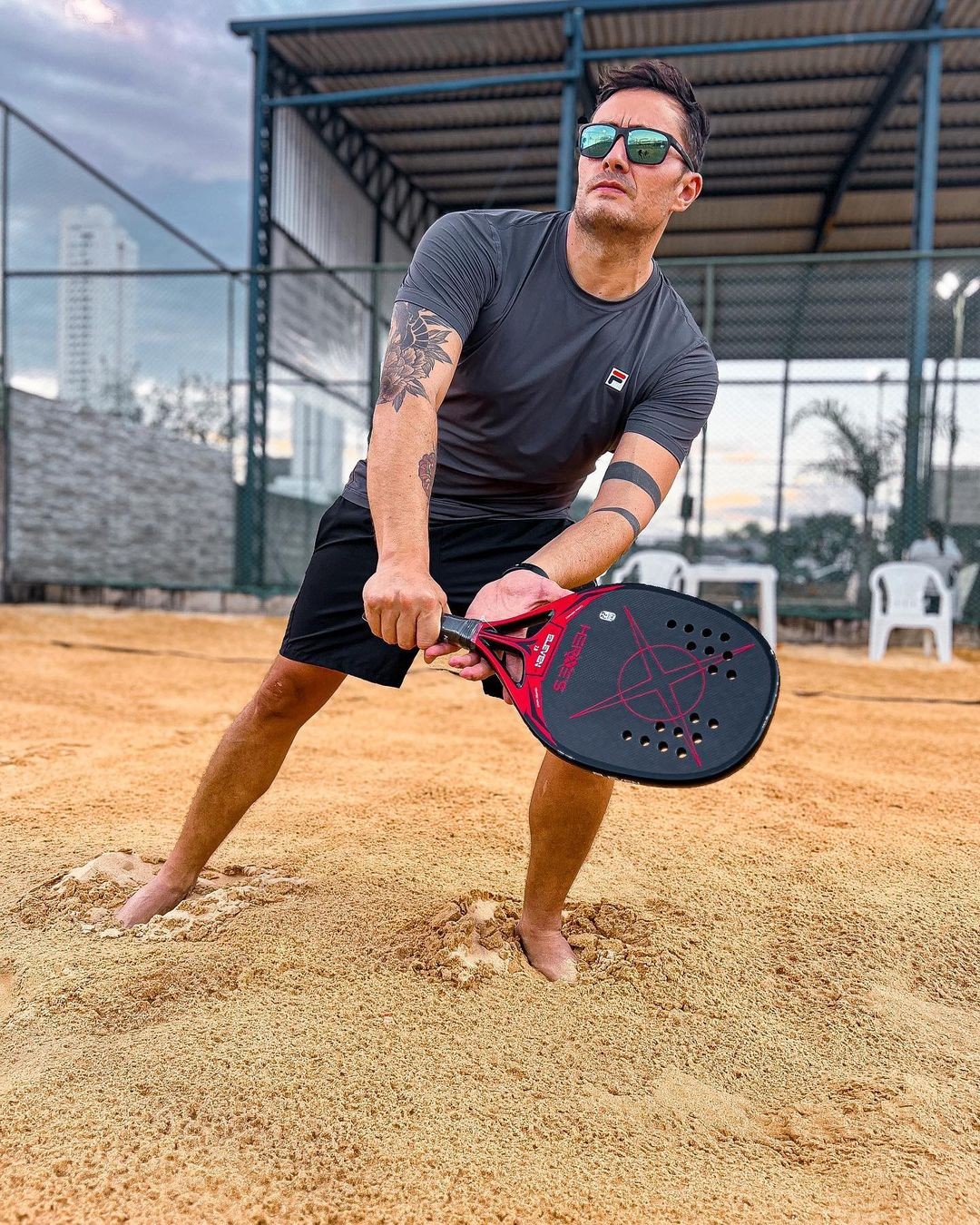 Esposa de empresário que morreu enquanto jogava beach tennis posta homenagem: ‘te vemos em breve’