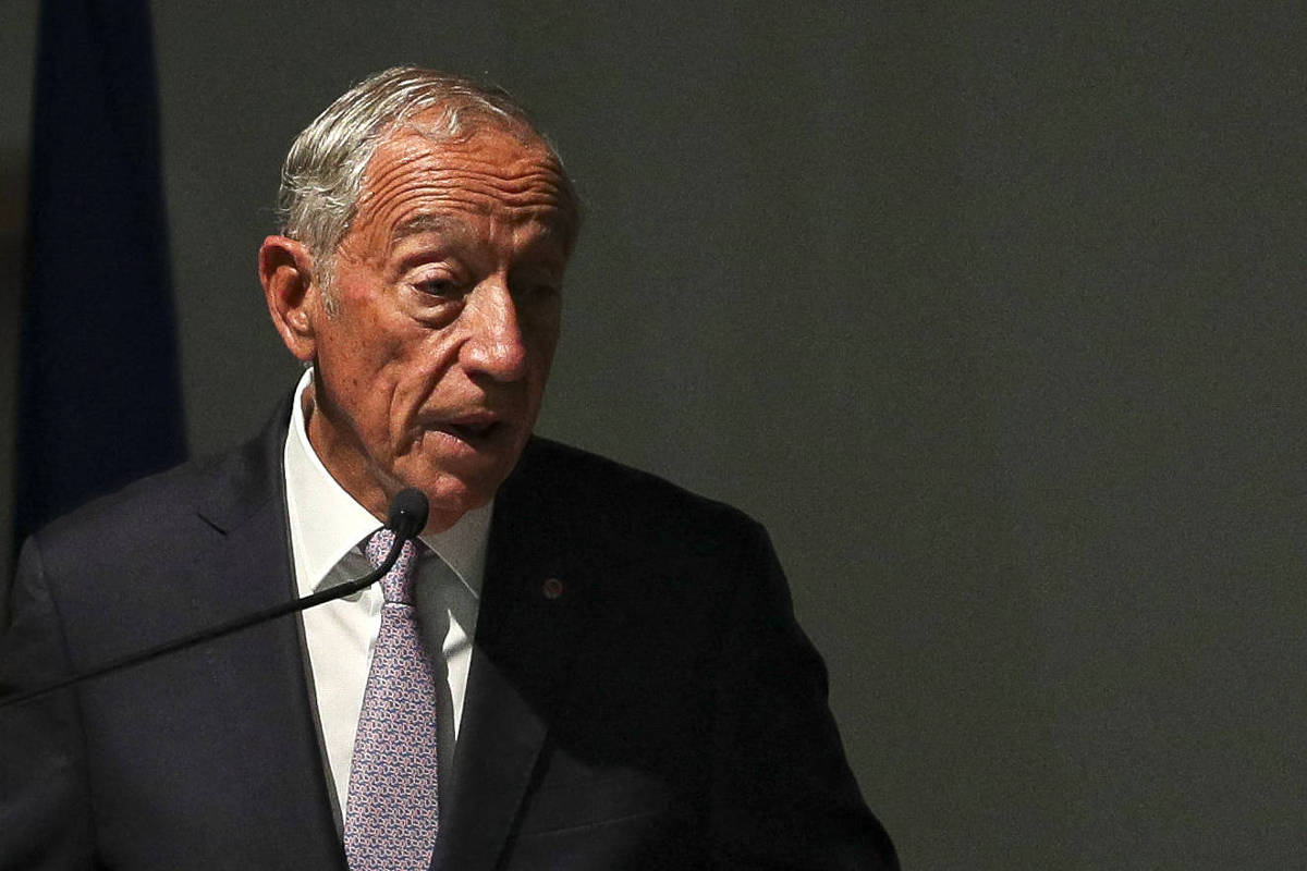 Presidente de Portugal é acusado de favorecer bebês brasileiras em fila para remédio de R$ 20 mi