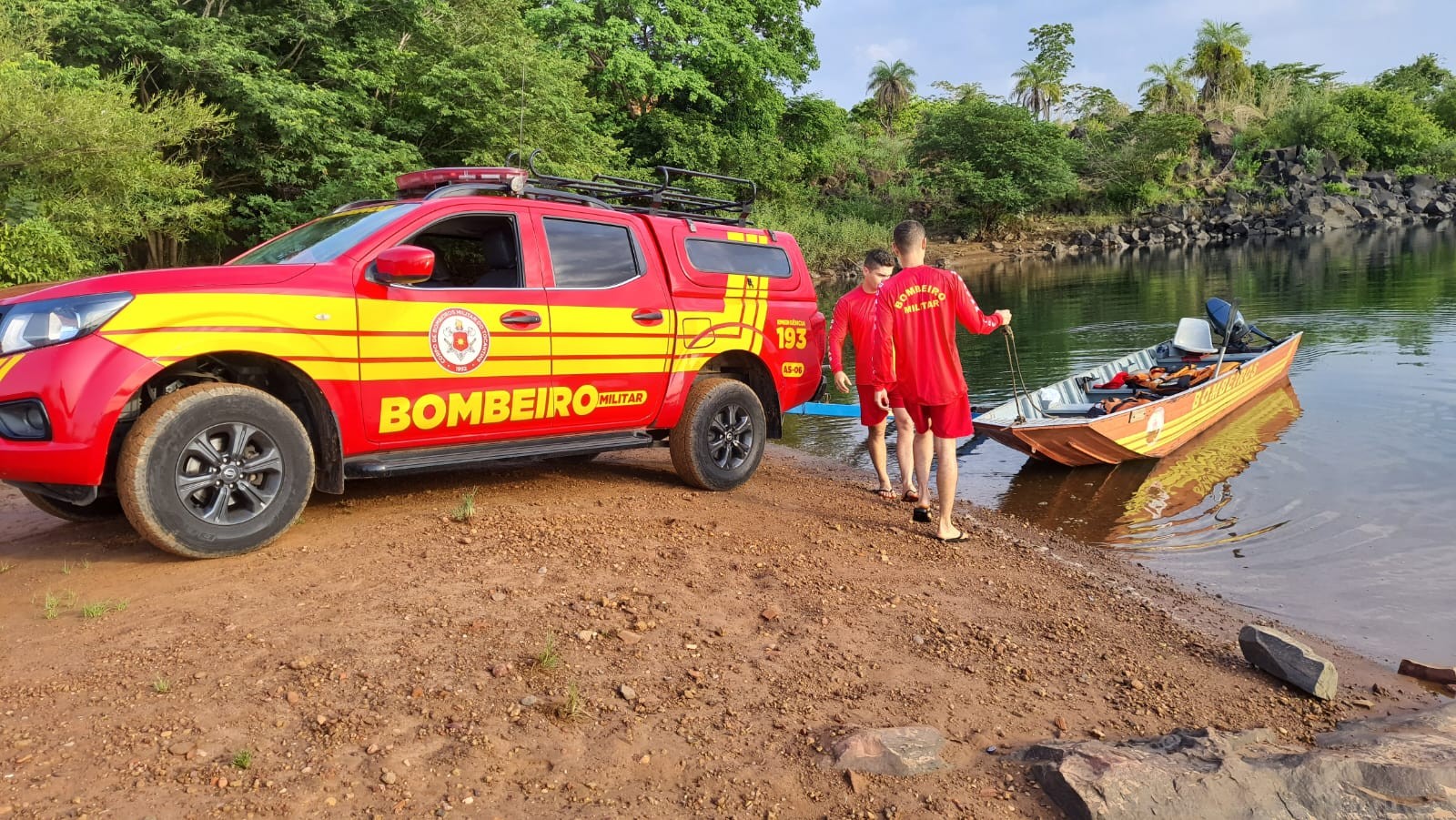 Bombeiros iniciam segundo dia de buscas por crianças ciganas desaparecidas no rio Tocantins