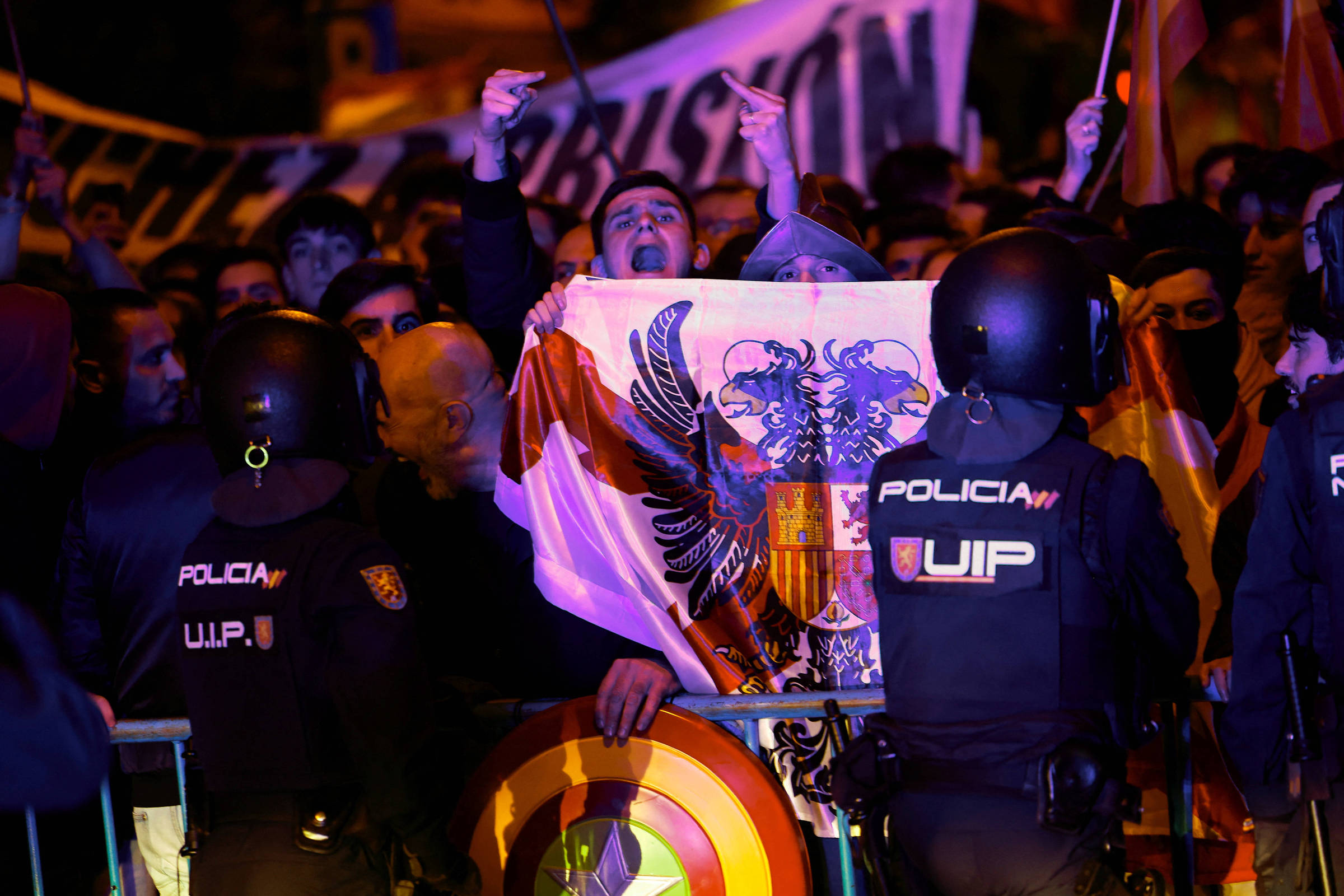 Noite de protestos contra anistia na Espanha deixa ao menos 39 feridos