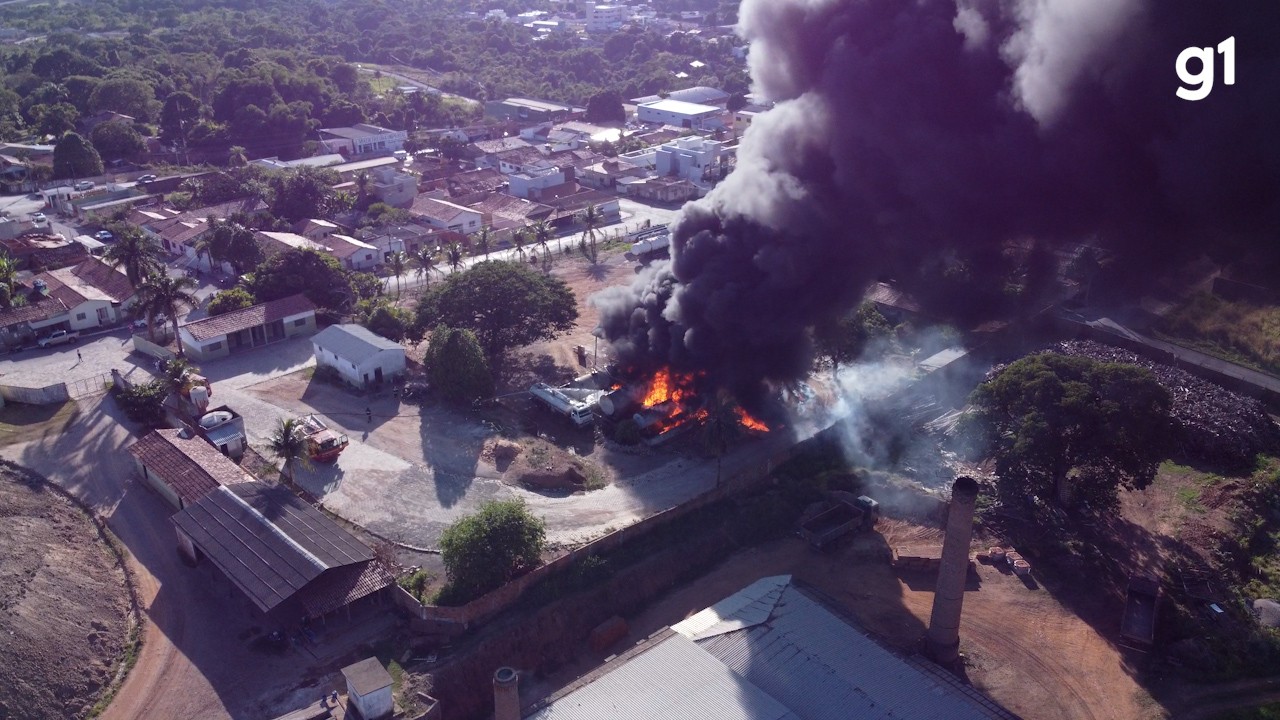 VÍDEO: Incêndio de grandes proporções atinge depósito de diesel