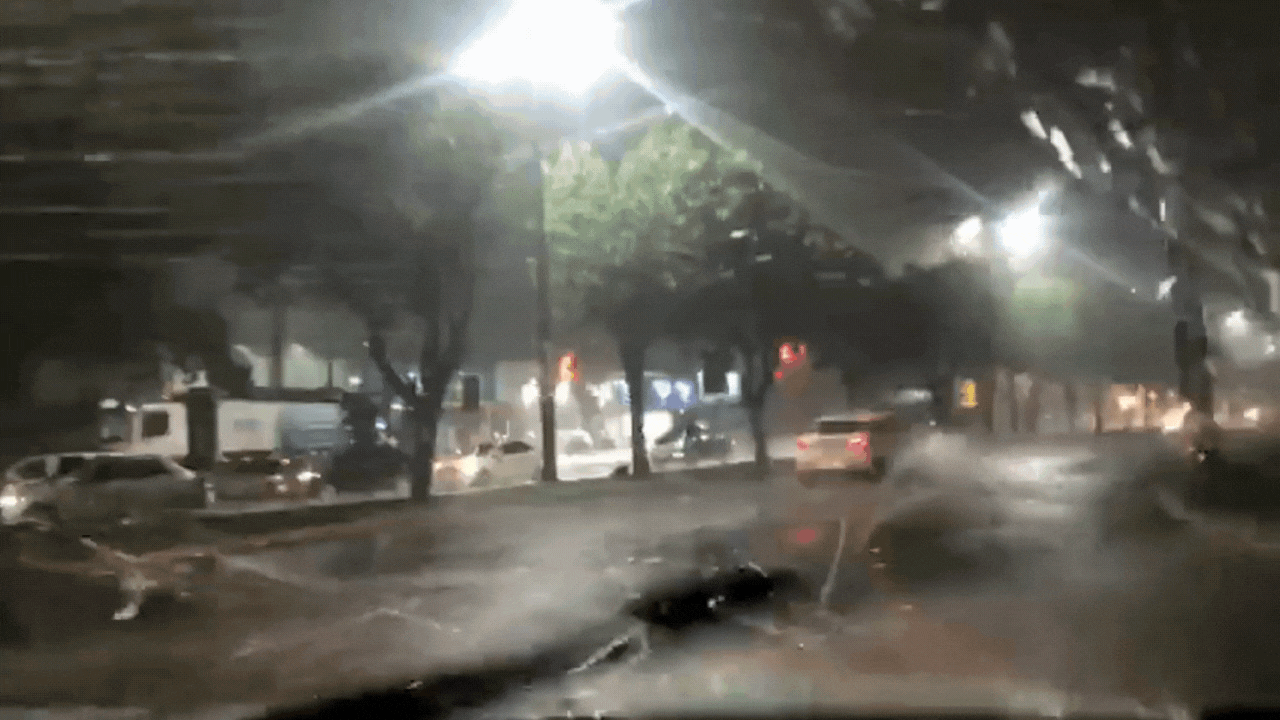 VÍDEO: Mesmo com onda de calor, chuva forte refresca noite em Palmas