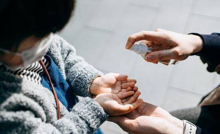 Por que novo surto de pneumonia em crianças na China preocupa OMS