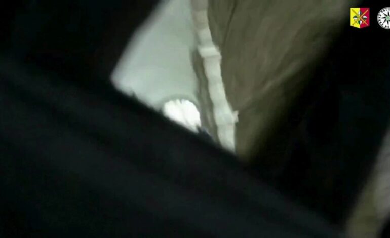 policia-divulga-video-de-operacao-contra-assassino-que-matou-13-pessoas-e-feriu-25-em-praga