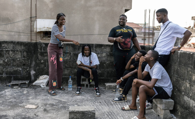 populacao-jovem-da-africa-transforma-o-frances-com-giria,-poesia-e-regionalismo