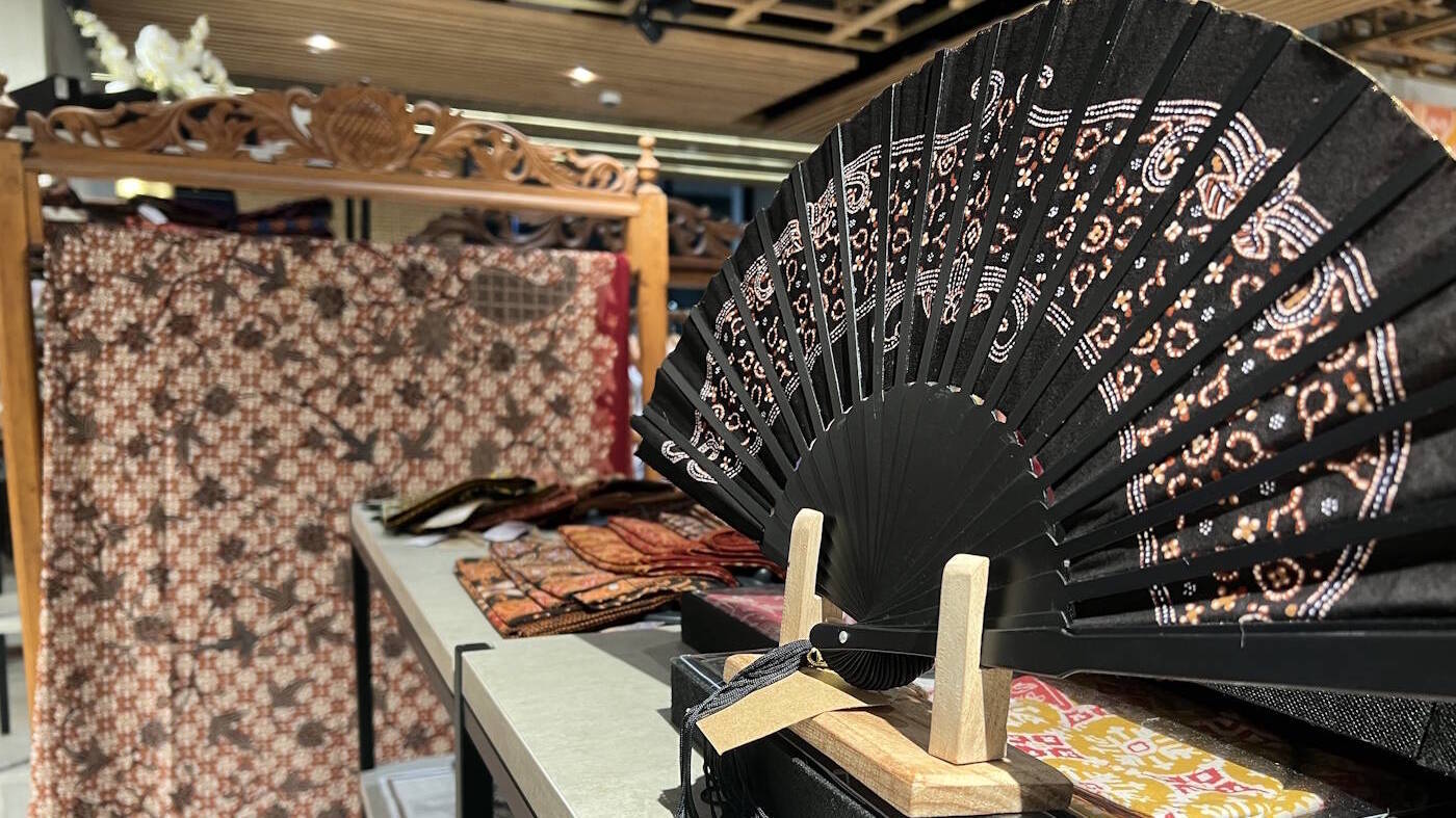 Centro comercial de Jacarta inova e só vende produtos fabricados na Indonésia