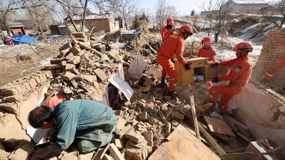 Últimos corpos são encontrados duas semanas após terremoto mais sério na China em uma década