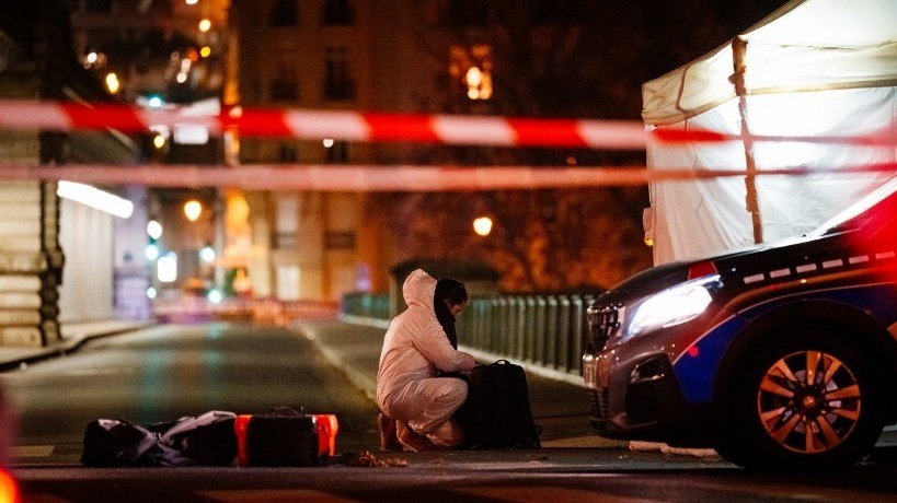 Autor do ataque em Paris disse pertencer ao Estado Islâmico, diz procurador antiterrorismo