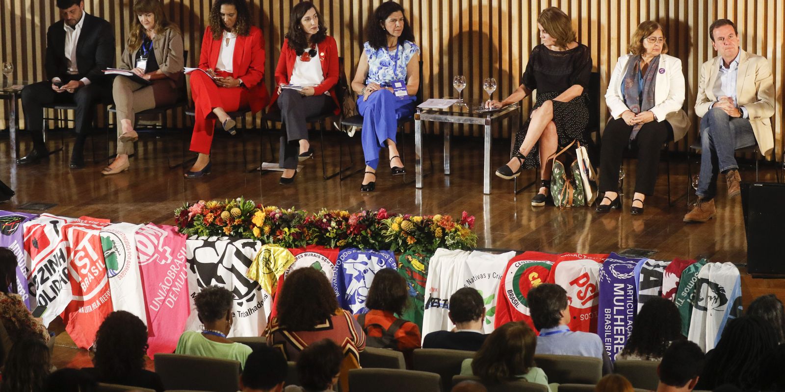 Defesa da democracia ganha destaque no 1º dia do Mercosul Social
