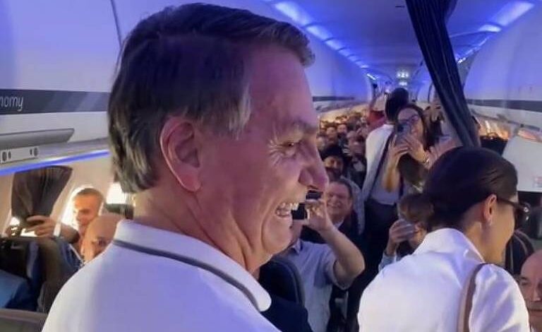 bolsonaro-dara-entrevista-a-radio-e-deve-se-encontrar-com-milei-na-argentina