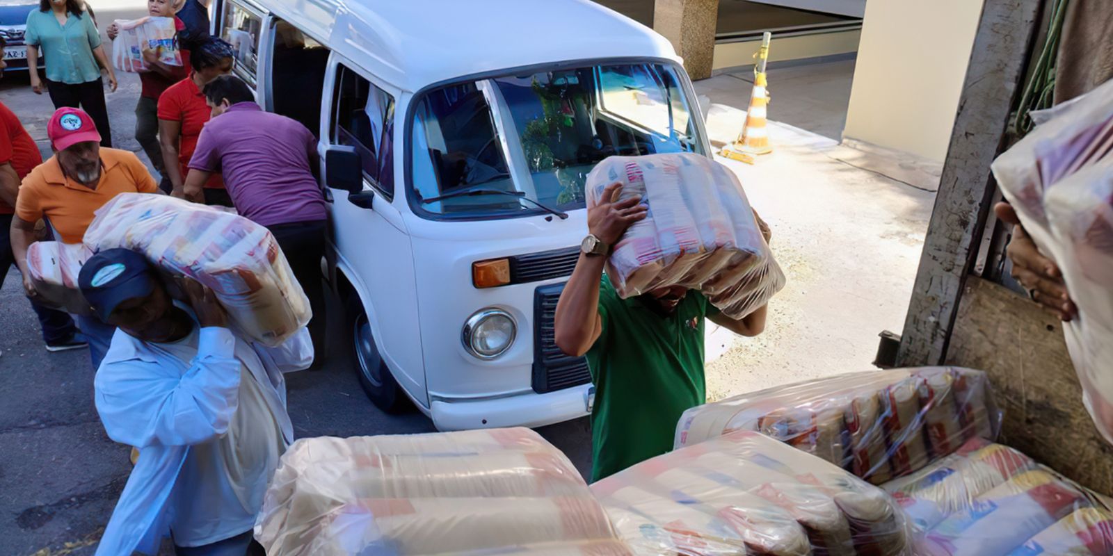 Brasil entrega 11 toneladas de alimentos doados pelo MST a Gaza