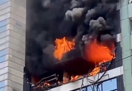 video:-incendio-de-grandes-proporcoes-atinge-predio-na-argentina