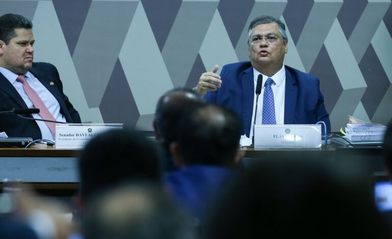 dino-diferencia-politico-de-juiz-e-cita-principios-para-levar-ao-stf