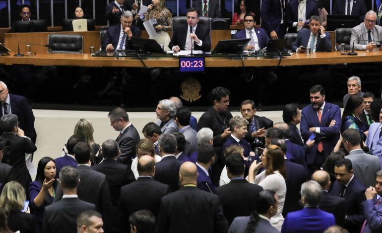 congresso-derruba-veto-a-desoneracao-da-folha-de-17-setores-economicos