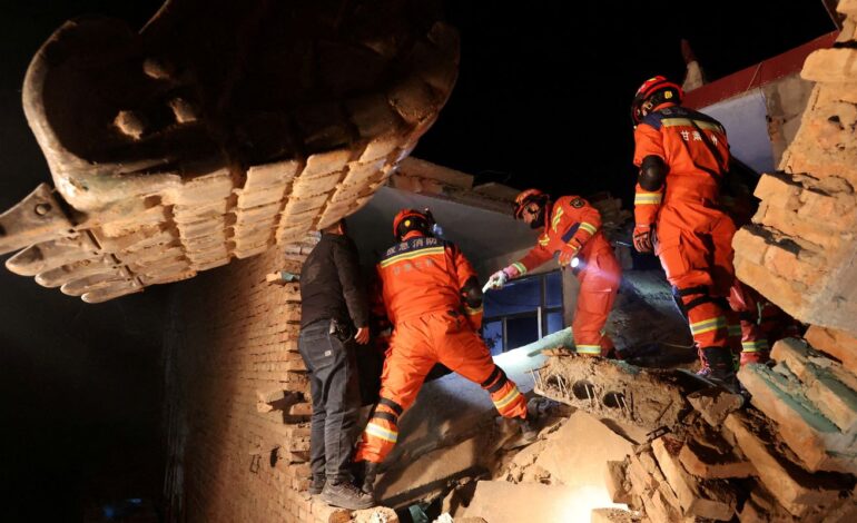 terremoto-mata-mais-de-100-pessoas-na-china-e-casas-desabam