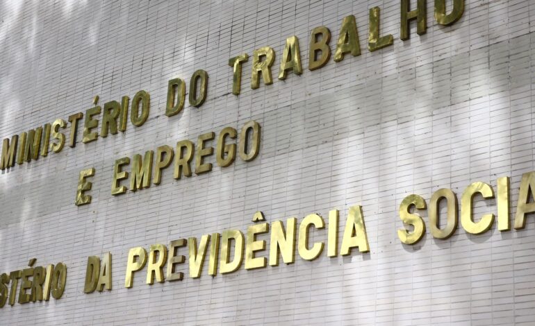 governo-propoe-a-servidores-aumento-em-auxilios,-sem-reajuste-salarial