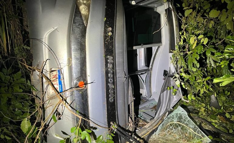 onibus-tomba-apos-motorista-ouvir-barulho-e-varias-pessoas-ficam-feridas
