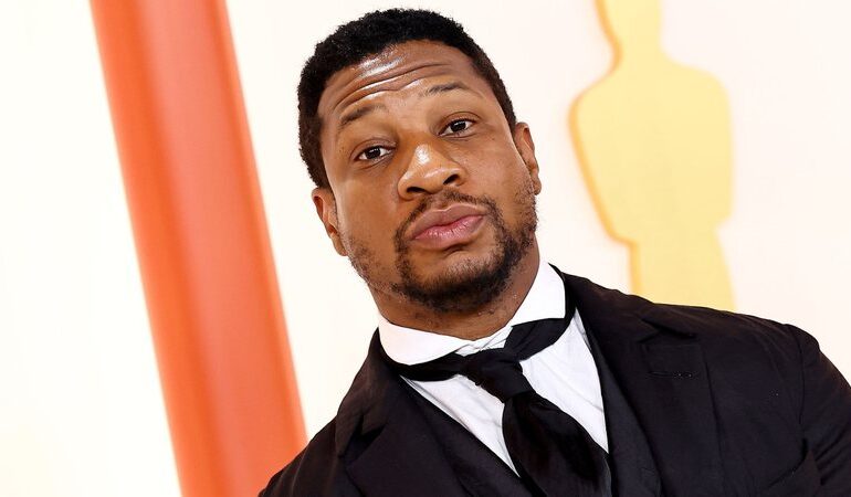 jonathan-majors-nao-deve-cumprir-‘tempo-significante’-na-prisao,-diz-advogado
