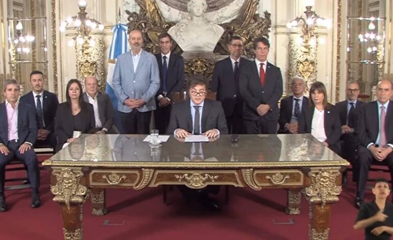 milei-anuncia-‘megadecreto’-com-mais-de-300-medidas-de-desregulacao-da-economia