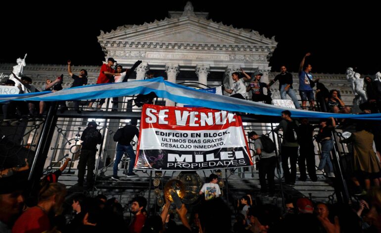 ‘aviso-que-vem-mais’,-diz-milei-em-meio-a-panelacos-contra-desregulacao
