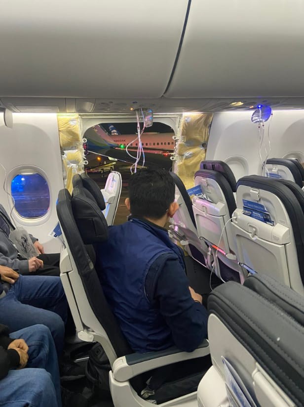 Porta abre em voo, e avião faz pouso de emergência nos EUA minutos após decolar; VÍDEO