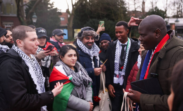 palestinos-comemoram-denuncia-da-africa-do-sul-contra-israel-na-corte-de-haia