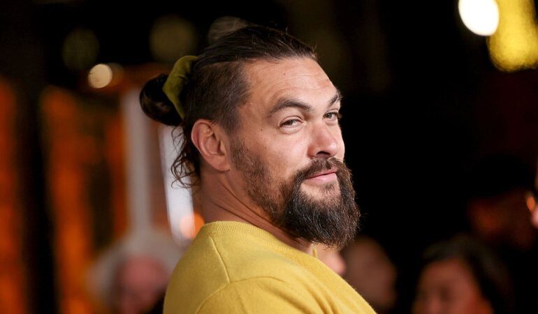 com-quase-2-m-de-altura,-jason-momoa-revela-como-visitou-pais-sem-ser-reconhecido-por-fas