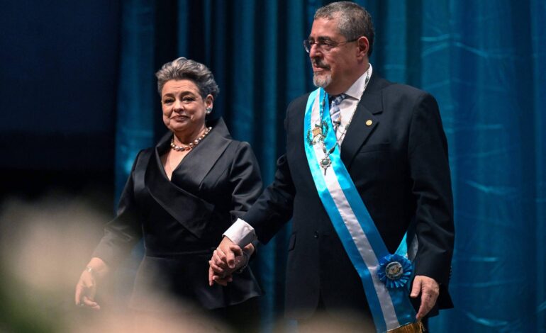 apos-tensao-e-com-9-horas-de-atraso,-arevalo-e-empossado-presidente-da-guatemala