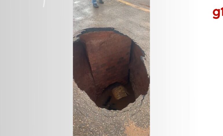video:-cratera-surge-em-quadra-de-palmas-e-rua-e-interditada