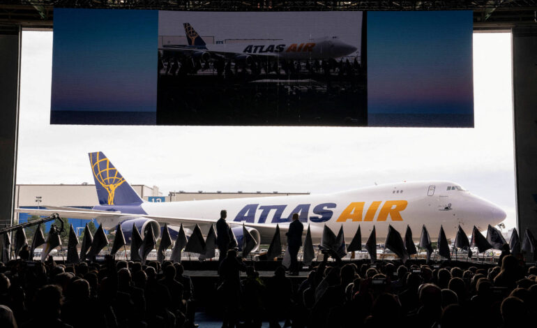 aviao-com-falha-em-motor-solta-bolas-de-fogo-ao-sobrevoar-miami;-veja-video