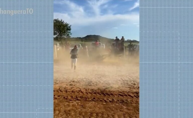 video:-cavalo-morre-apos-sair-da-raia-e-bater-em-estacas-durante-corrida