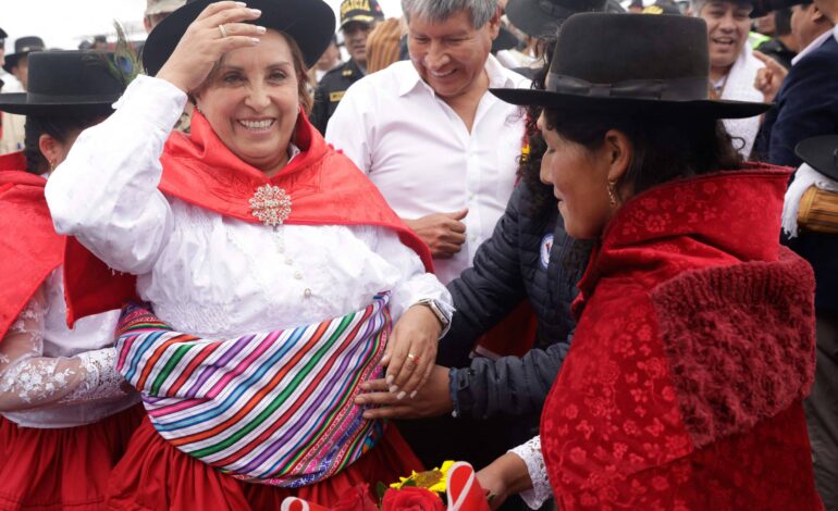 chefe-da-policia-do-peru-e-demitida-apos-caso-de-puxao-de-cabelo-em-presidente