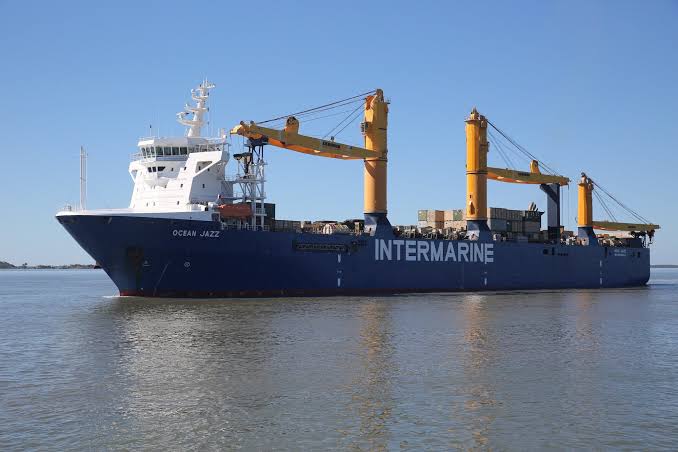 grupo-houthi-ataca-navio-militar-dos-eua-no-golfo-de-aden