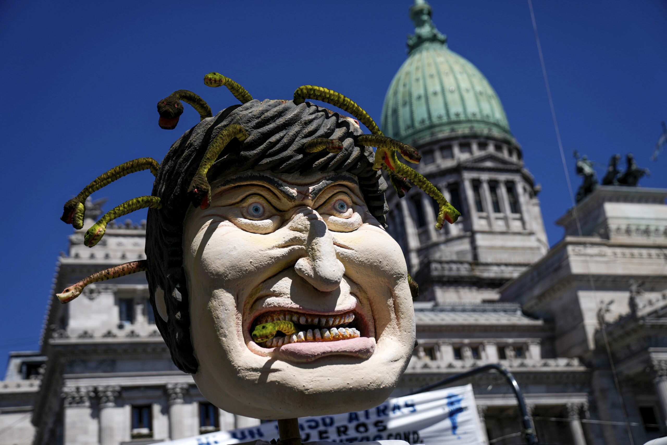 Começa paralisação geral na Argentina contra medidas econômicas de Milei; polícia tenta proibir bloqueio de avenidas