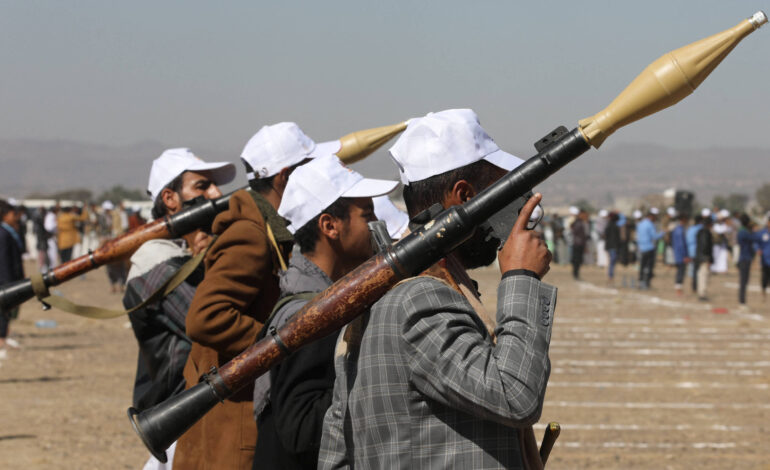 eua-e-reino-unido-impoem-sancoes-a-lideres-houthis-por-ataques-no-mar-vermelho