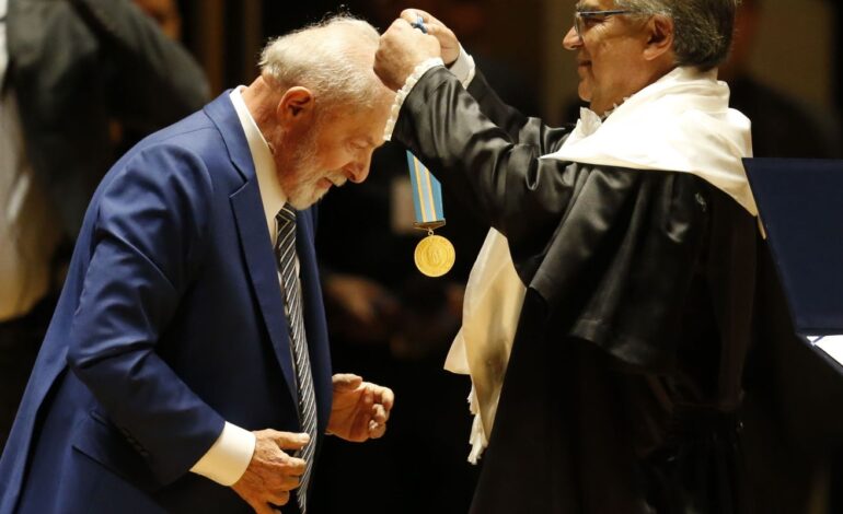 Lula participa de comemoração de 90 anos da USP