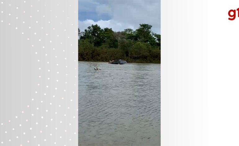 video:-caminhonete-fica-quase-submersa-ao-atravessar-rio-que-encheu-com-a-chuva