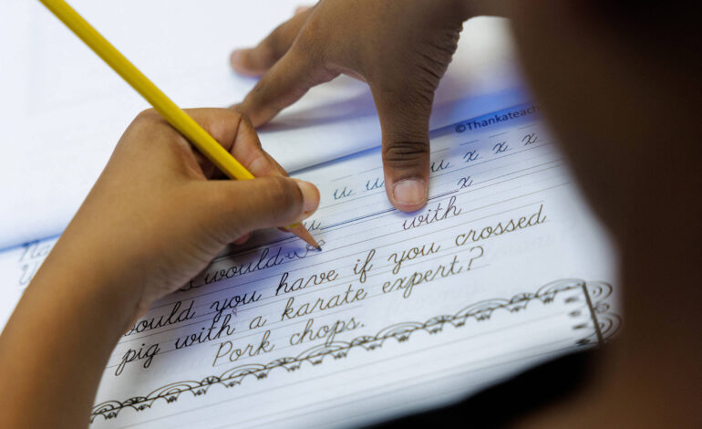 california-volta-a-obrigar-alunos-do-ensino-fundamental-a-aprender-letra-cursiva