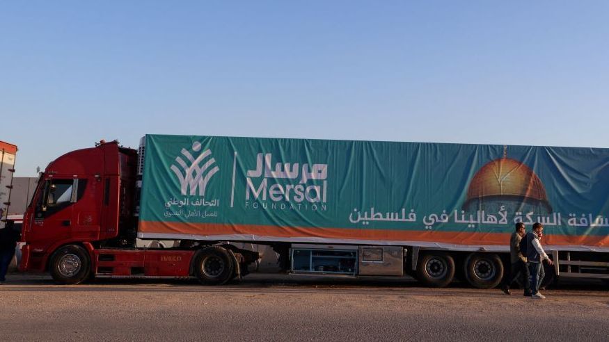 Reino Unido, Itália e Finlândia suspendem financiamento para agência de refugiados em Gaza