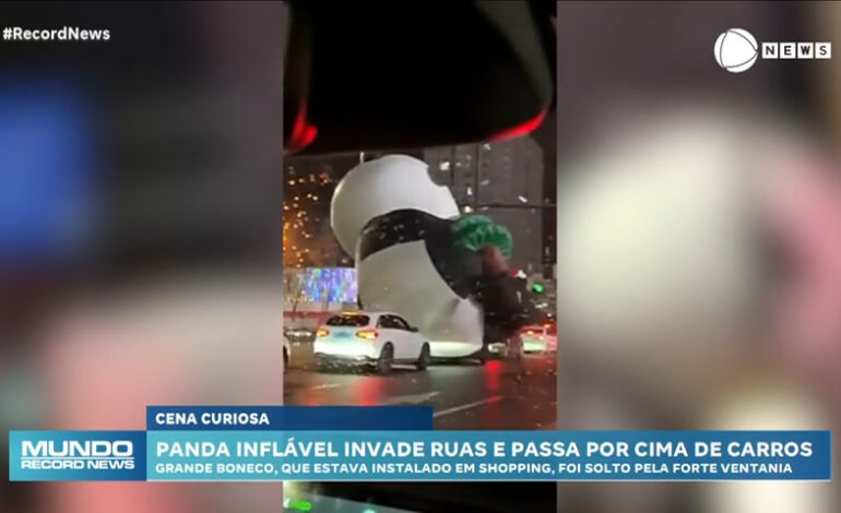 cena-inusitada:-panda-inflavel-invade-ruas-na-china-e-interrompe-transito