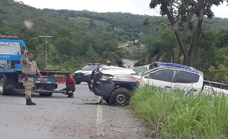 policial-militar-fica-ferido-apos-tentar-desviar-de-animal-e-capotar-viatura-na-to-050