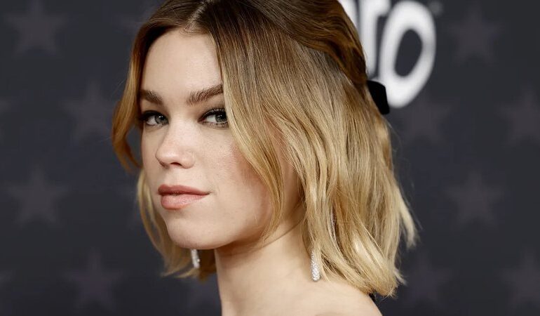 dc-anuncia-nova-atriz-para-o-papel-de-supergirl