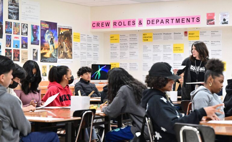 california-quer-estudos-etnicos-nas-escolas,-mas-esbarra-na-guerra-em-gaza