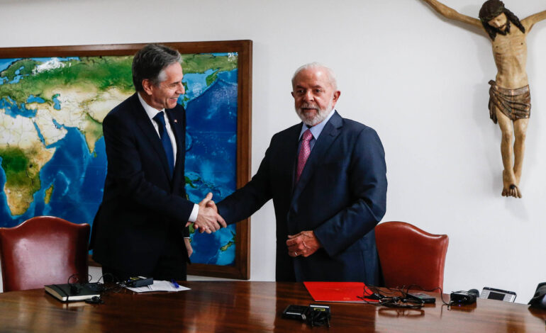 blinken-diz-a-lula-que-nao-ha-genocidio-em-gaza-e-relata-historia-de-familiar-no-holocausto