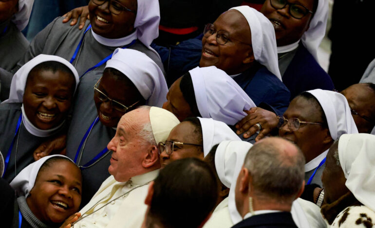 gripado,-papa-vai-a-hospital-para-consultas-e-deixa-de-lado-leitura-no-vaticano