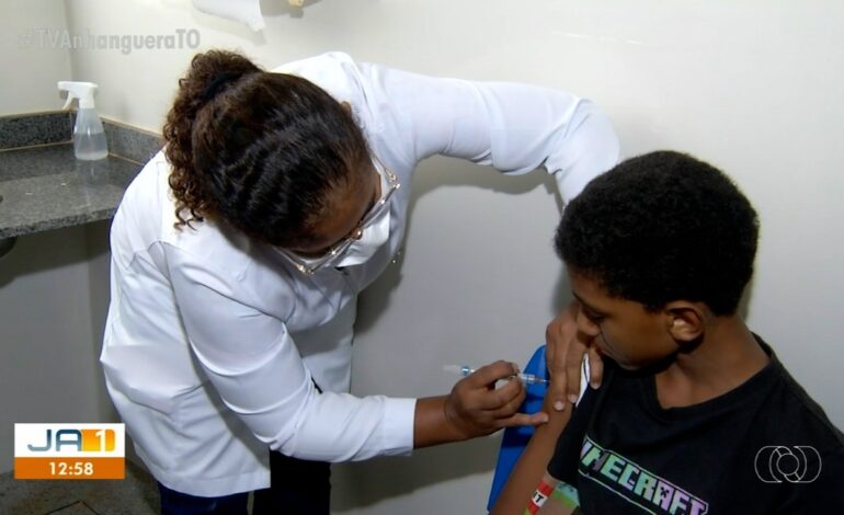 criancas-tomam-vacina-da-dengue-em-palmas-e-comemoram:-‘vai-compensar-na-minha-saude’