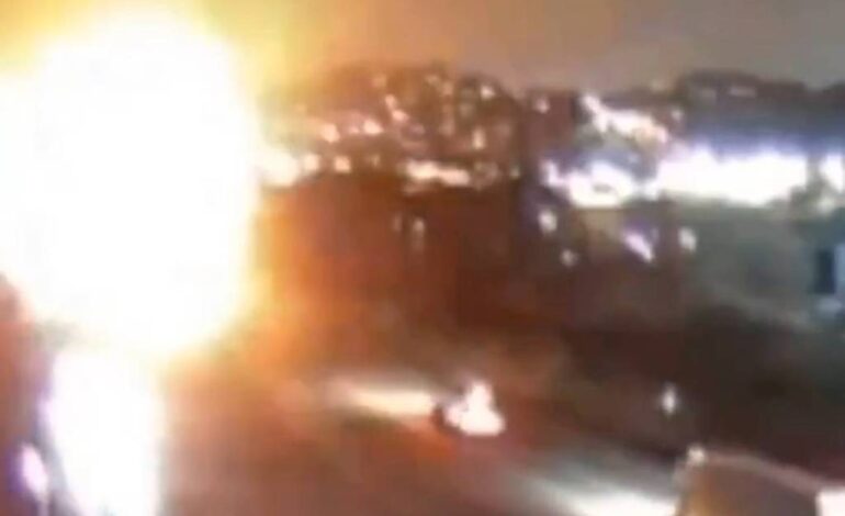 aviao-cai-ao-lado-de-rodovia-movimentada-nos-eua-e-mata-5;-veja-video